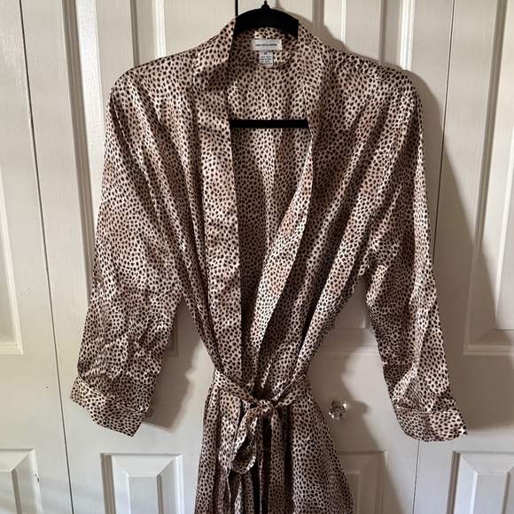 Vintage Saks Fifth Avenue 100% silk robe size medium
